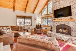4 Mi to White Pines Lake Quiet Cabin with Fire Pit
